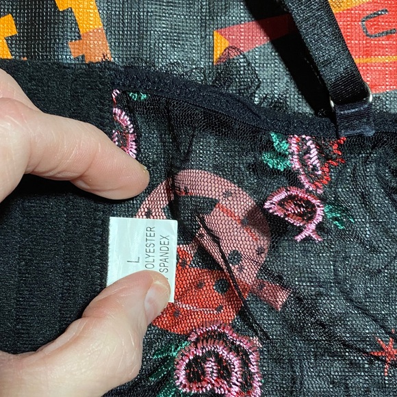 Floral Lace Bustier - Black and Red - Picture 2 of 3